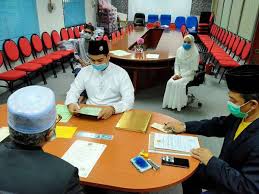 Mereka menjawab, urusan melangsungkan akad nikah di masjid atau lainnya adalah perkara luas dari sisi agama. 22 Pasangan Pengantin Di Kulim Dibenarkan Nikah Bersyarat
