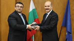 Halkın iktidarını getiriyorlar.! masum insanlar, i̇ktidara geldiler diyen soylu'dan, fetö ve gülen'e övgüler. Turkish Interior Minister Pays Visit To Bulgaria