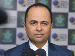 Desembargador derruba liminar e mantém reajuste de 90% nos salários de  secretários de Rio Branco