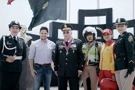 Among the more well known are dinoes (special. Mininter Rinde Homenaje A La Policia Nacional Del Peru Video Noticias Agencia Peruana De Noticias Andina