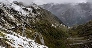 Deze pas is een geweldig uitgangspunt voor mooie wandelingen. Dit Zijn De Mooiste Bergpassen In De Alpen Reizen Ad Nl