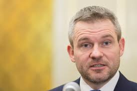 Pellegrini sa postavil za vojenský zásah v Sýrii. SNS je znepokojená