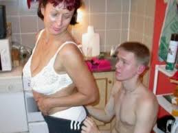 Femme Mature En Porte Jarretelle Tube