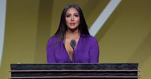 Vanessa bryant, natalia bryant, gianna bryant and sofia laine attend the game between the los angeles lakers and the indiana pacers. Vanessa Bryant S Kobe Bryant Basketball Hall Of Fame Speech