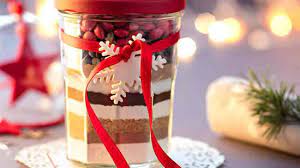 Elles sont simples, originales et très souvent accompagnées d'étiquettes à télécharger gratuitement : 50 Idees De Cadeaux Gourmands Fait Maison Femme Actuelle Le Mag