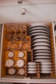 18 Ideen Kleinbusse In Camper Umzubauen Camper Storage Caravan Storage Camper Organization