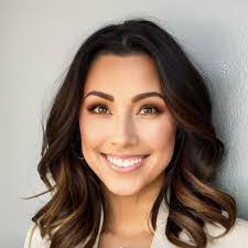 Stefanie Kirk's Instagram, Twitter & Facebook