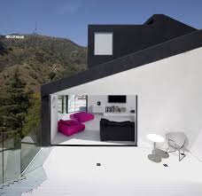 Has been the official residence of the president of the united states since 1800. Black And White House Design Proves Opposites Attract