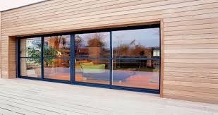 Quand la baie vitrée à galandage est ouverte, son vantail (ou ses vantaux, selon les modèles) disparaissent entièrement à l'intérieur de la cloison. Installateur De Baie Vitree Coulissante Aluminium 4 Vantaux 2 Rails K Line A Toulouse Menuiseries Doumenc