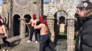 Check spelling or type a new query. Cosse Le Vivien Star De Youtube Le Joueur Du Grenier Tourne Au Musee Tatin Sur Orange Videos