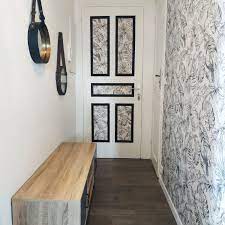 Papier peint en vente chez au fil des couleurs. Une Entree D Appartement Papier Peint Couloir Idee Deco Hall D Entree Decoration Entree Couloir