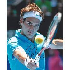 What racquet does roger federer use? Autographe Roger Federer