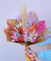 Fresh flowers, gift baskets for all occasions including birthday, anniversary and sympathy flowers. Mud Urban Flowers Glasgow Edinburgh Dried Flower Bouquet Dried Flowers Flower Delivery