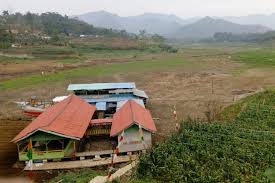 Merananya Pemilik Rumah Makan Apung Di Waduk Saguling