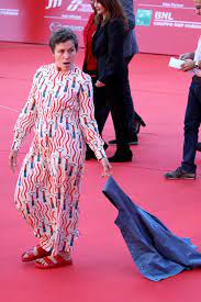 Jodie foster and jennifer lawrence present frances mcdormand with the oscar® for best actress for her performance in three billboards outside ebbing. Frances Mcdormand S Best Rule Breaking Fashion Moments