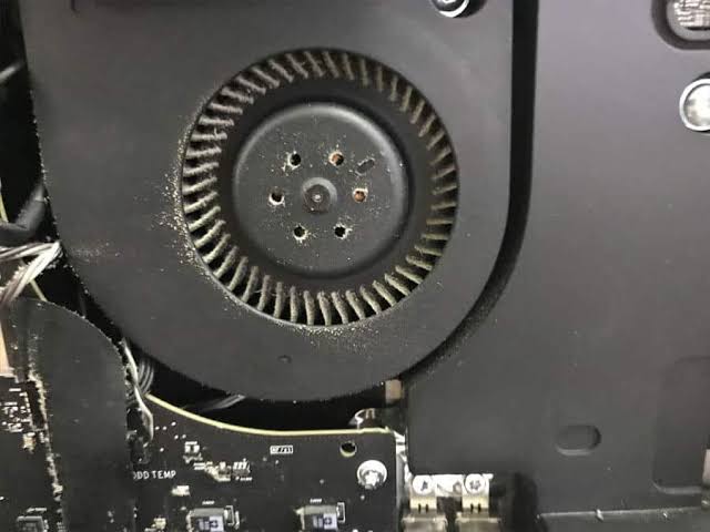 iMac Dust Removal: SPARK Services' Cleaning Guide