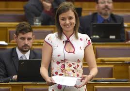 Szabó andrás csuti dúró dóra könyvdarálásáról: Dora Duro Twitter