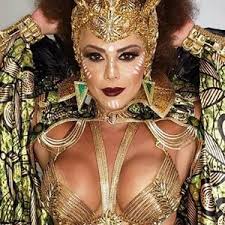 Viviane araujo attends the carnival parade on the sambodromo during rio carnival on february 16, 2015 in rio de janeiro, brazil. Viviane Araujo Celebrity