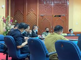 Kuala berang dan marang diletakkan di bawah jajahan tengah dengan pusat pentadbiran nya di kuala terengganu. Aadk K Terengganu On Twitter Ahad 25 April 2021 2 30 Petang Sekitar Mesyuarat Mtmd Peringkat Daerah Kuala Terengganu Yang Dipengerusikan Oleh En Ahmad Azmi Bin Awang Ketua Penolong Pegawai Daerah Kuala Terengganu