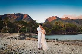 We offer simply beautiful maui wedding packages for maui beach weddings and venue weddings with breathtaking photography at the core of our business. Hawaii Destination Wedding In Maui Hi Nicole Chan Photography