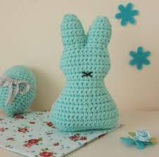 Ostern kommt bald, und man braucht natürlich passende festliche dekoration, damit man die festliche stimmung besser miterlebt. Schoenstricken De Hakelanleitung Fur Einen Osterhasen