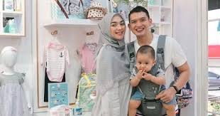 Rezky aditya adalah seorang pelakon indonesia. 6 Potret Progres Rumah Baru Citra Kirana Dan Rezky Aditya Popmama Com