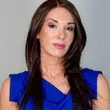 Amanda Seitzinger's Instagram, Twitter & Facebook