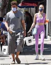 If nathan buckley's face has remained fresh during collingwood's hellish start to the afl season. Whitney Port Showcases Her Abs In A Lilac Workout Set While Grabbing Lunch With Her Husband Tech Readsector