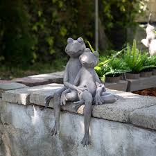 Metal art frog sculpture, pond or garden, junk iron art, marble eyes fg. Home Garden Ornaments Statues Frog Couple Garden Statue Sculpture Whimsical Sitting 3 D Figurine Lawn Decor