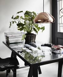 tafel met glasplaat vtwonen binnenhuisarchitect woonideeen thuisdecoratie