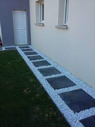 dalle galet allee gravier pas japonais dalle grise decoratif blanc bordure metal chem dalle jardin amenagement jardin devant maison decoration jardin exterieur
