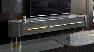Metal ayaklar ile ölçü derinliği 35 cm üst tabla 29 cm'dir. Pin On Furniture