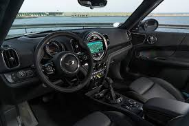 Mini cooper mini cooper s mini cooper convertible second generation. Die Gesamte Hybrid Technik Ist Im Se Countryman Laut Mini So Versteckt Dass Man Im Innenraum Nichts Davon Wahrnimmt Mit Ausnahme Der Bedienelemente