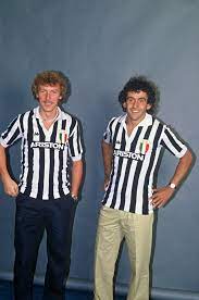 Juventus z kolei był zdobywcą pucharu zdobywców pucharów z 1984. I Got Cider In My Ear Boniek And Platini On Their Arrival At Juve 1982