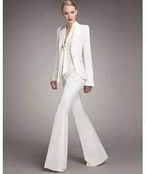 Vístete como si fueras a una boda de noche, con vestidos para salir de gala con otro look con pantalones súper elegante que se puede adaptar a todas las celebraciones, es el traje de chaqueta para mujer. Vestidos De Novia En Pantalon Para Gorditas 599458