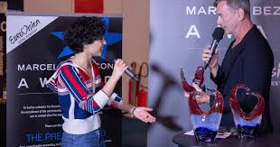 Y es que a pesar de que, los grandes favoritos como francia y suiza se mantuvieron a la cabeza durante las votaciones, fue finalmente la puntuación del televoto la que elevó a italia desde la cuarta hasta la primera posición. Francia Y Suiza Triunfan En Los Premios Marcel Bezencon 2021 Eurovision Spain Com