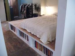 Bett mit stauraum selber bauen bett selber bauen fa 1 4 r ein individuelles schlafzimmer design diy bett bett selber bauen diy plattform bett bettgestell selbst bauen podestbett podest bett selber bauen rannpagecom kaufen aus ikea at bettgest bett selber bauen anleitung bett selber. Look Diy Platform Bed With Storage Apartment Therapy