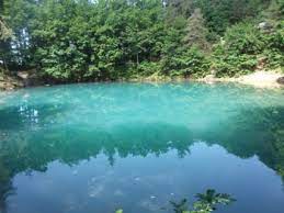 Stradelă în pantă alertă orientată spre n. Lacul Albastru