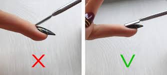 Manicure Kombinowany Czyli Malowanie Pod Skorki Lakierem