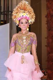 Descargar juegos nokia lumia : Modifikasi Kain Tenun Jadi Gaun Panjang Kembang Kebaya Modern Bali 2020 Panjang Kebaya Modern Baliya Id Komunitas Saya