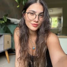 so who runs Taylor Nation? how close are they to her and her team? are THEY  her team? can I get a job there? lol just curious