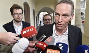 Ivan bartoš 2.rt miš s trima i više tipki način spajanja na računalo: Pirati Podpori Vondracka Z Ano Chteji Aby Se Stal Predsedou Snemovny E15 Cz