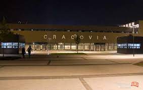Está situada a ambas orillas del río vístula (wisla) en una región elevada en las estribaciones de los cárpatos. Cracovia Stadium Krakow Activities Leisure Krakow