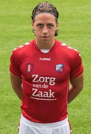 Seragam tanding tersebut bisa didapatkan dengan cara membeli melalui situs resmi klub.#baguskahfi #fcutrecht. Pin On Paniniii