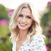 Samantha Gilliland's Instagram, Twitter & Facebook