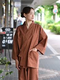 楽天市場】久留米織 レディース 作務衣 日本製 さむえ 綿 洗える 女性 プレゼント 春 秋 冬 和装 機能的 パジャマ 作務衣女性 久留米織り サムイ 服 綿100 コットン 涼しい 作務衣パジャマ ルームウェア 部屋着 かわいい レディース作務衣 普段着 長持ち 日常 風流 機能性