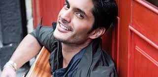 Le canta al amor Daniel Elbittar