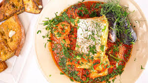 These christmas dinner ideas come together in less than an hour so you and your family can have a delicious (and quick!) holiday meal. San Francisco Cioppino Recipe Rachael Ray Show