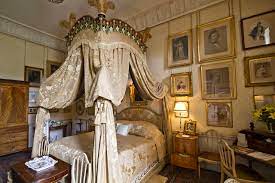 We have 1 answer for the clue bedroom community, briefly.see the results below. File Castle Howard Lady Georgianas Bedroom Jpg Wikimedia Commons