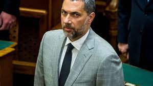 János lázár (born 19 february 1975) is a hungarian politician and member of parliament. Lazar Javaslata Ne Dohanyozhasson Az Aki 2020 Januar 1 Utan Szuletik 24 Hu